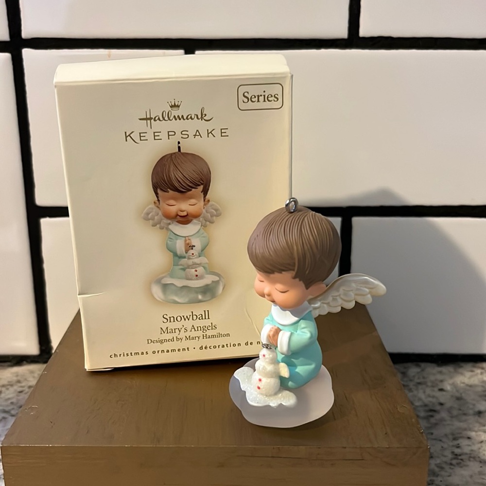 Hallmark ornament - Mary’s Angels - Snowball